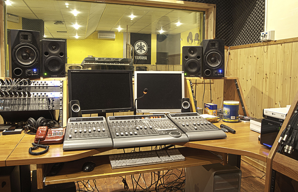mio console headphone feeds